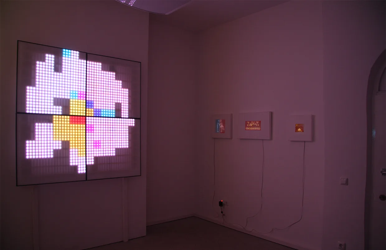 Ausstellungsansicht 3: LED-Skizzen von Stanislav Vajce