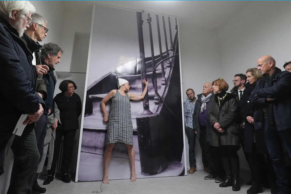 Ausstellungsansicht 1: Heather Sheehan, I shot myself in Augsburg