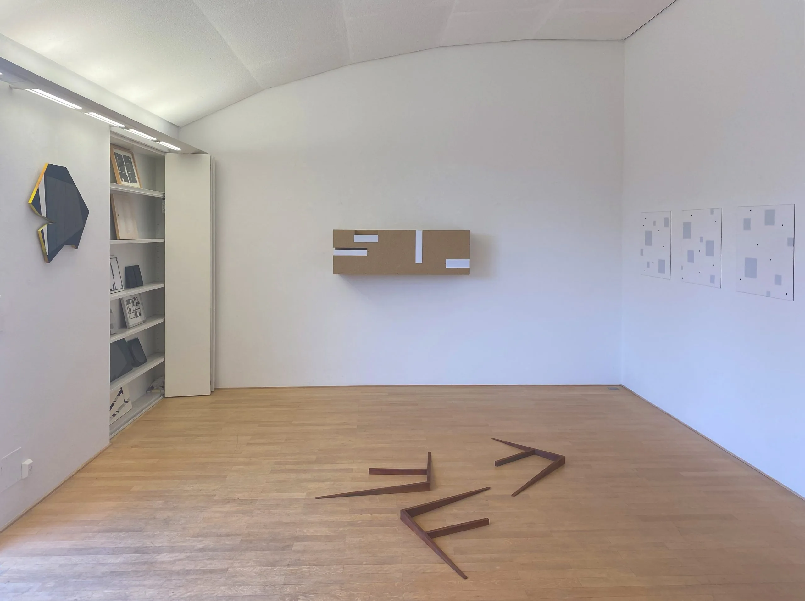 Ausstellungsansicht 1: exe:)mpl//um von Stefan Eberstadt